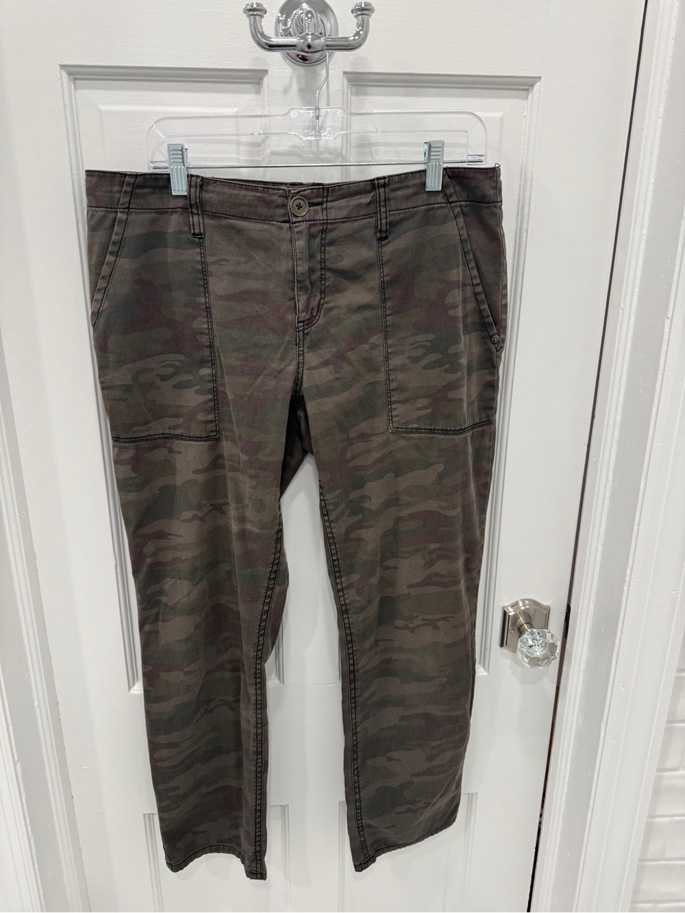 Sanctuary women’s Camouflage Cargo Pants - Olive Camo